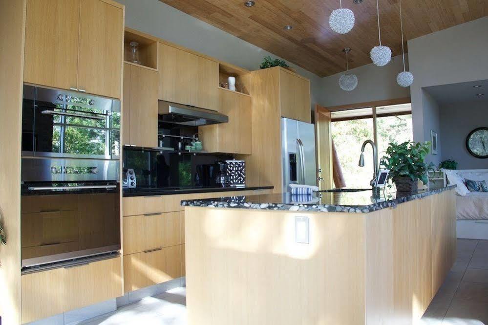 Pointhouse Suites On Sargeant Bay Halfmoon Bay Exterior foto
